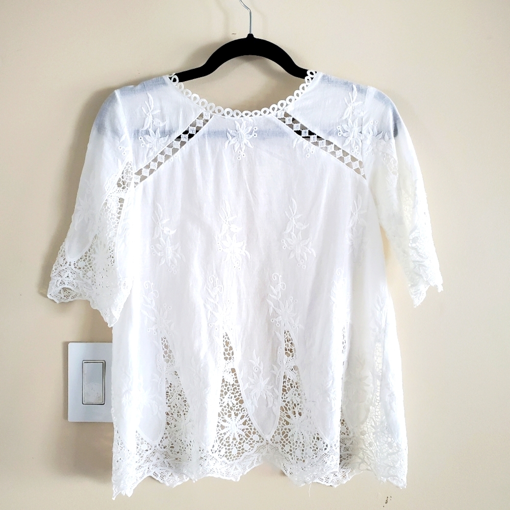 backless blouse w/lovely floral detailing 🌸